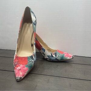 Marc Fisher Floral Heels Women’s. Size 7.5. Stiletto. Pre-owned (mark on sole).
